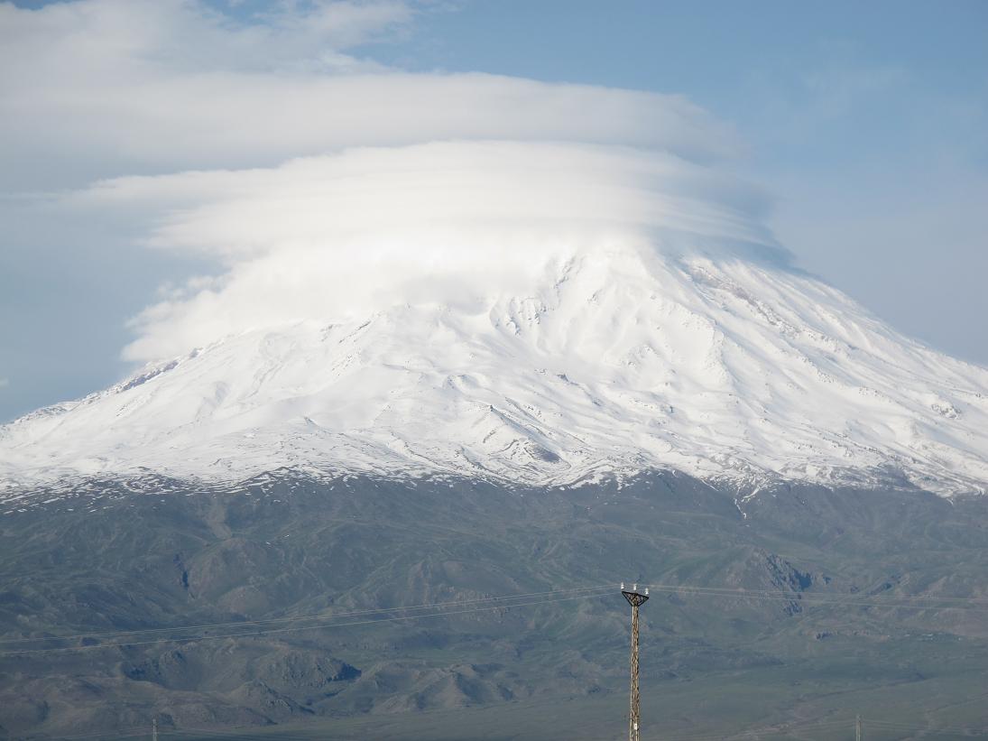 Ağrı Dağı ‘şapka taktı