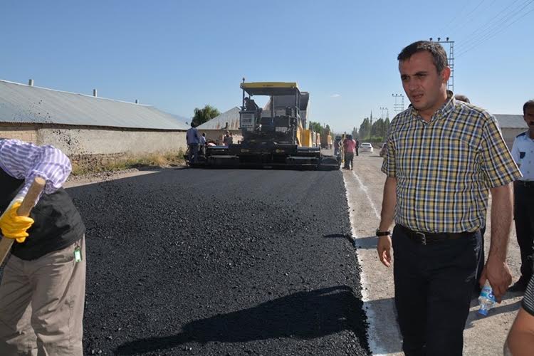 PATNOS BELEDİYESİ ASFALTLAMA ÇALIŞMALARINI HIZ KESMEDEN SÜRDÜRÜYOR.