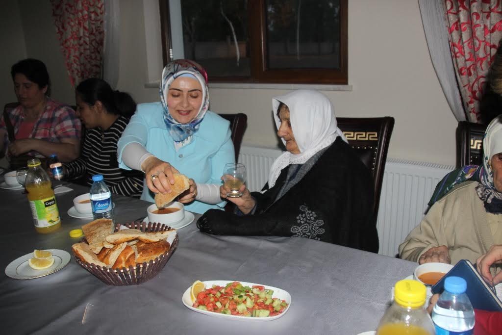 Vali Işın, Huzur Evi sakinlerine Vali Konağı’nda iftar verdi