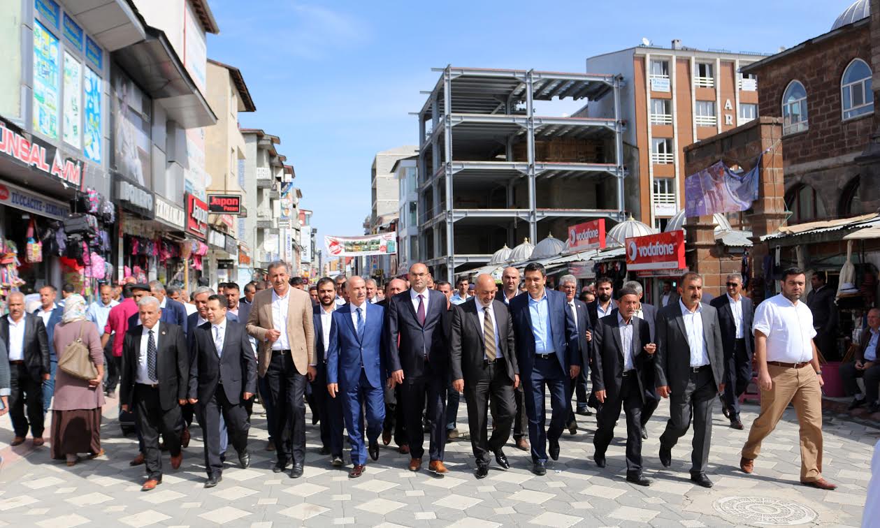 AK PARTİ AĞRI MİLLETVEKİLİ ADAYLARI ESNAFI ZİYARET ETTİ