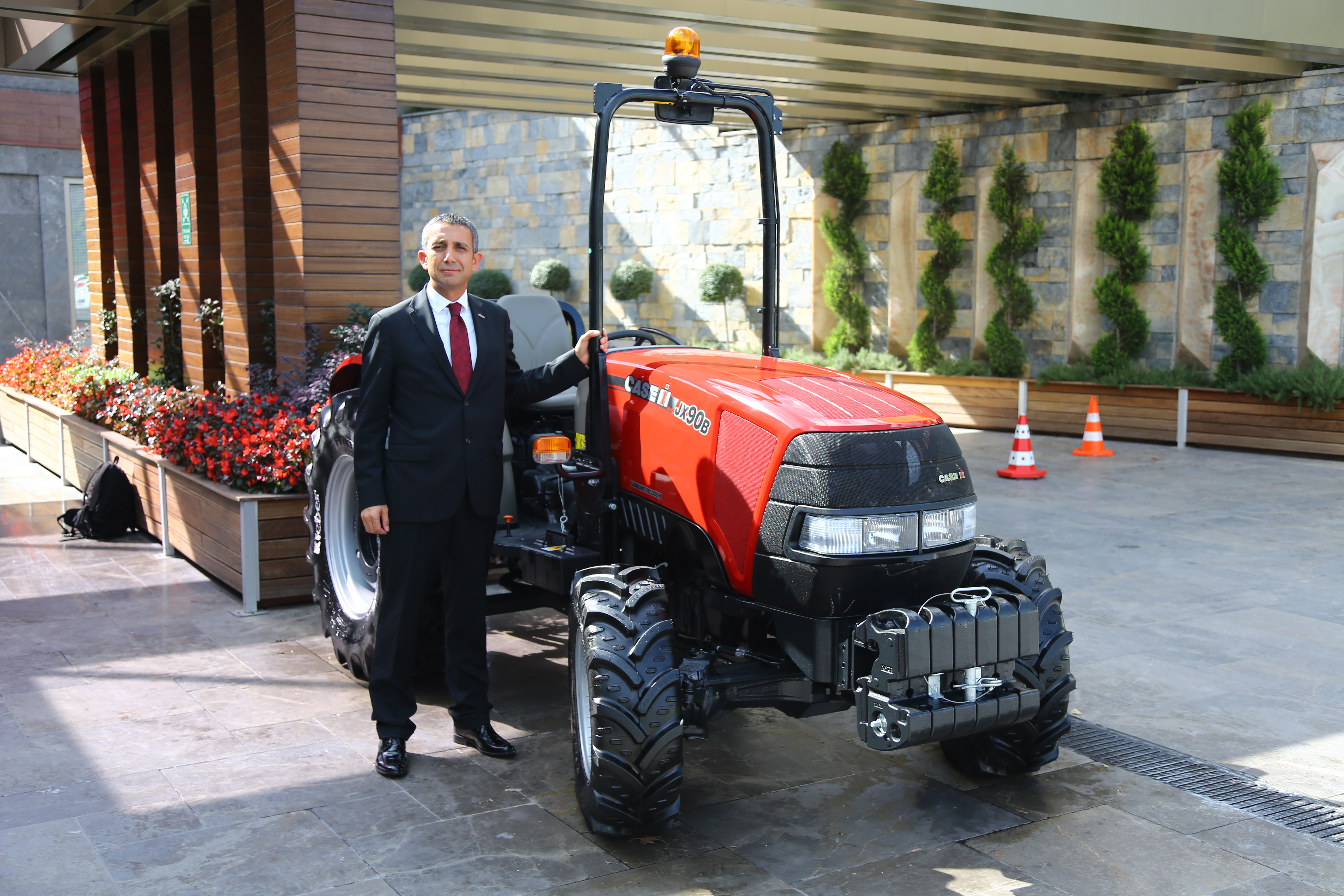 BURSA TARIM FUARI’NDA GÖZLER CASE IH’İN YEPYENİ ‘YERLİ BAHÇE TRAKTÖRÜ’ JXB SERİSİ ÜZERİNDEYDİ