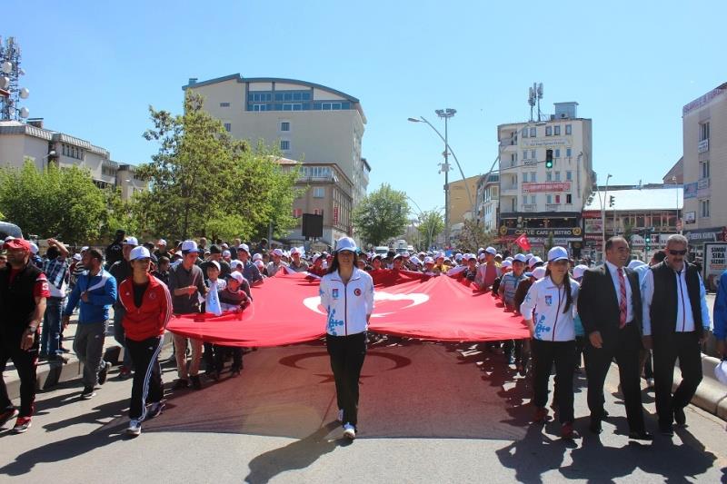 Ağrı’da 19 Mayıs Atatürk’ü Anma, Gençlik ve Spor Bayramı Kutlandı