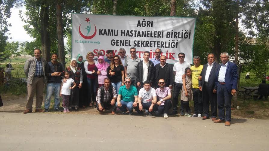 AĞRI’DA DİYALİZ HASTALARINA HALAYLI PİKNİK ŞÖLENİ DÜZENLENDİ