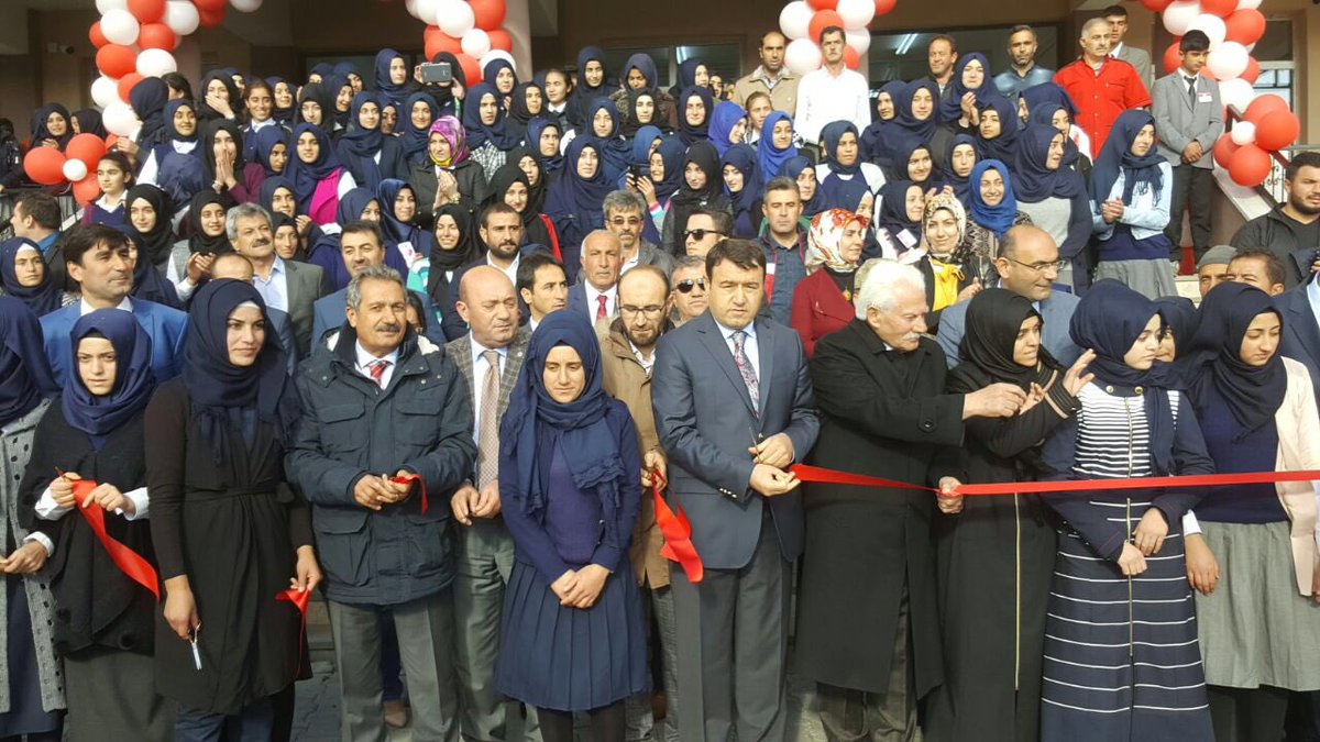 Ağrı´nın Eleşkirt ilçesinde yapımı tamamlanan okulların açılışı yapıldı.