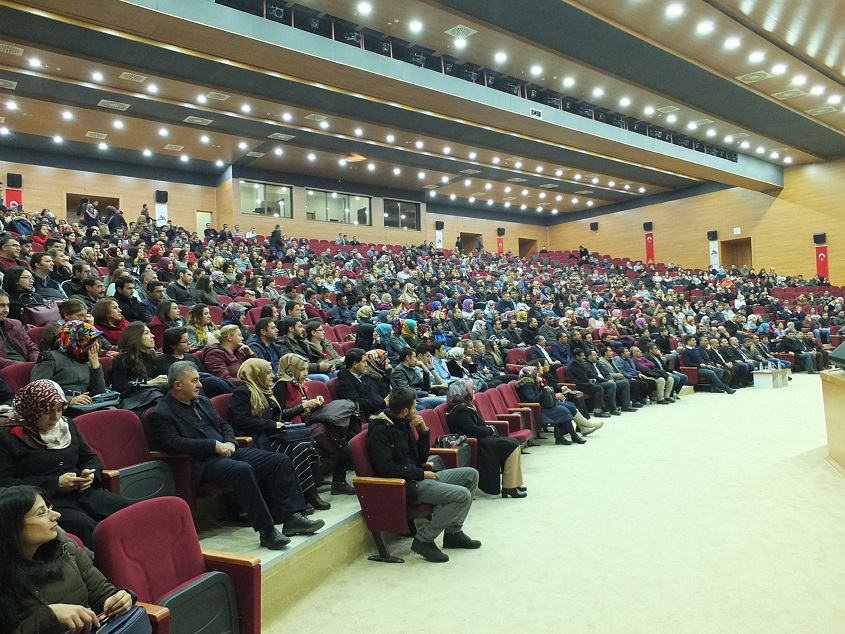 Ağrı’da Eğtimci Yazar Sıtkı Aslanhan’ı 1000 kişi dinledi