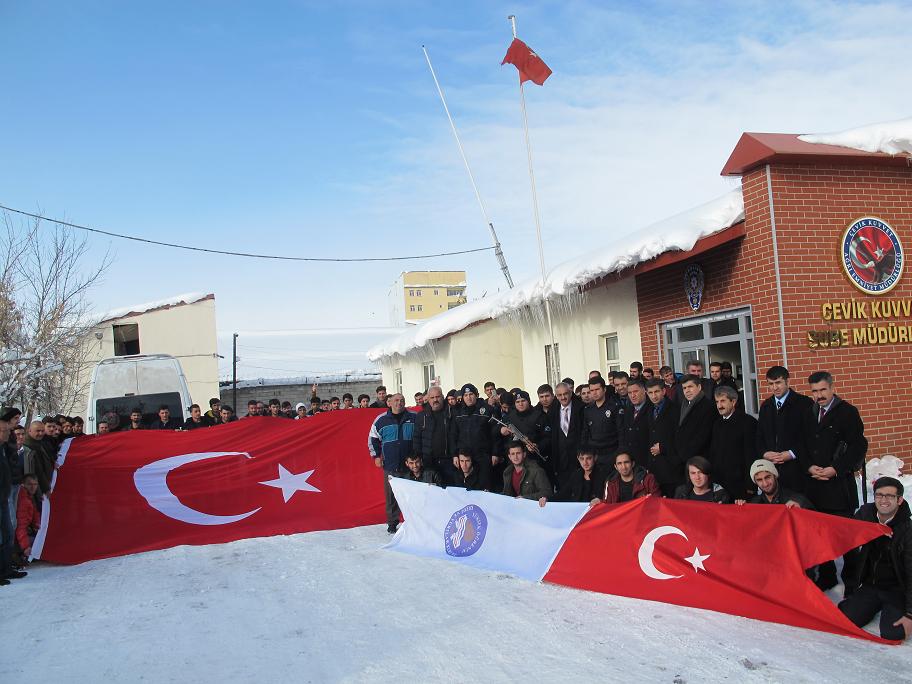 KYK Ağrı Yurt Yönetimi ve Öğrencilerinden Çevik Kuvvete Ziyaret