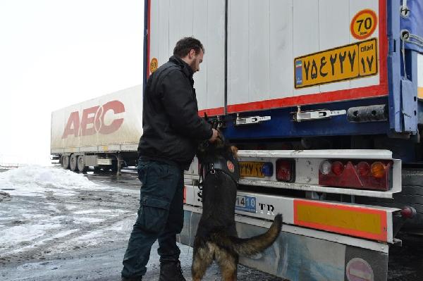 Gürbulak’ta İran’dan gelen TIR’da153 kilo eroin ele geçti