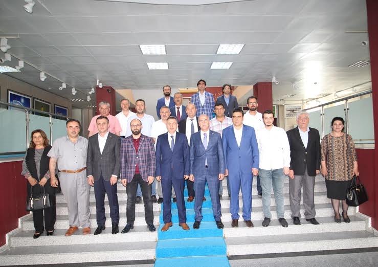 AK Parti teşkilatı Vali Elban’a hayırlı olsun ziyaretinde bulundu