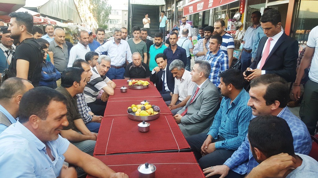 Vali ve Belediye Başkan Vekili Elban pazar esnafını ziyaret etti