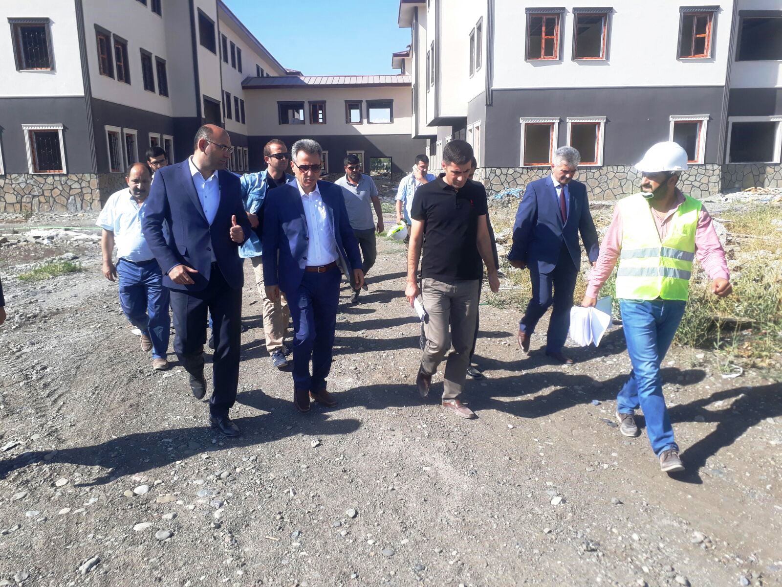 Ağrı Valisi Süleyman Elban, Geri Gönderme Merkezi inşaatında incelemelerde bulundu. 