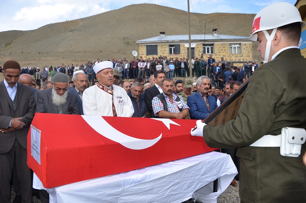 Şehit Korucular gözyaşları arasında toprağa verildi