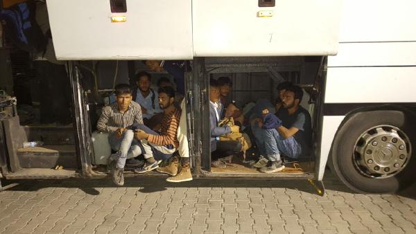 Ağrı’da bir otobüste 142 kaçak yakalandı