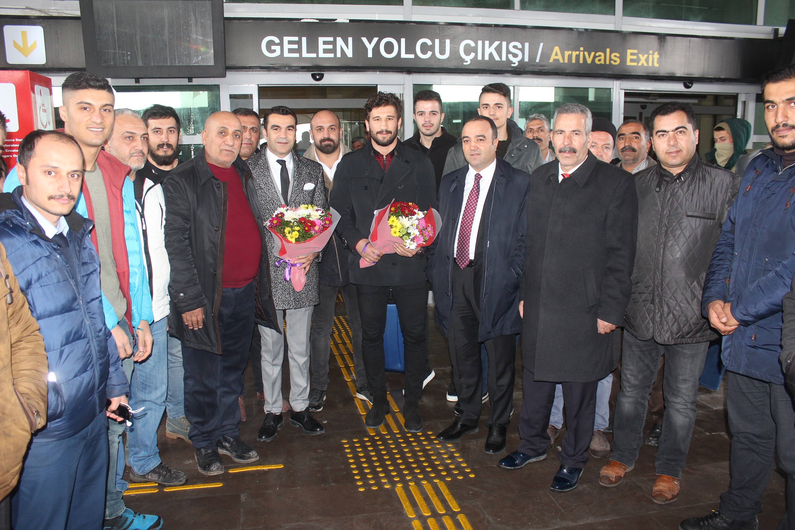 ADEM KILIÇÇI MEMLEKETİ AĞRI’DA ÇİÇEKLERLE KARŞILANDI