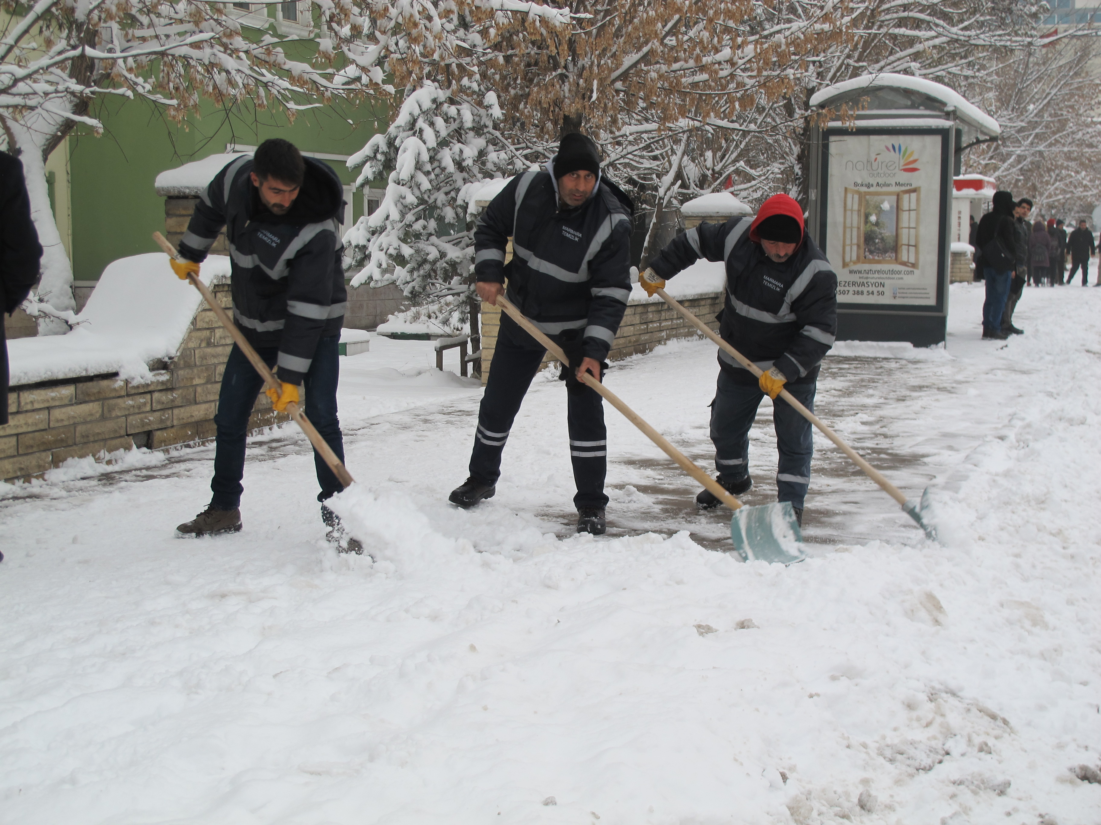 Ağrı’da 211 köy yolu kardan kapalı