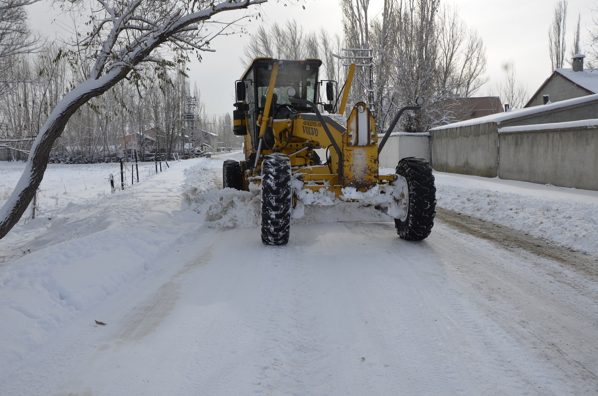 Ağrı Belediyesi a karla mücadele başladı