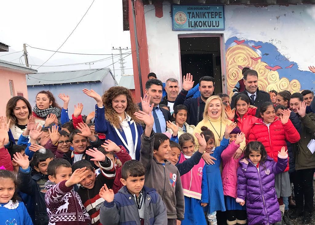 İÇ Vakfından “Öğrencilere Sıcak Karne Hediyesi”