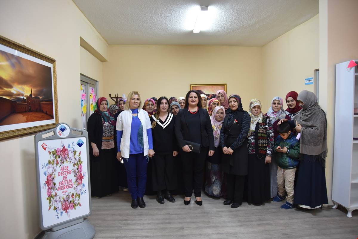 Ağrı Valisi Süleyman Elban’ın eşi İrem Beyza Elban, Aile Destek Merkezini ziyaret etti.