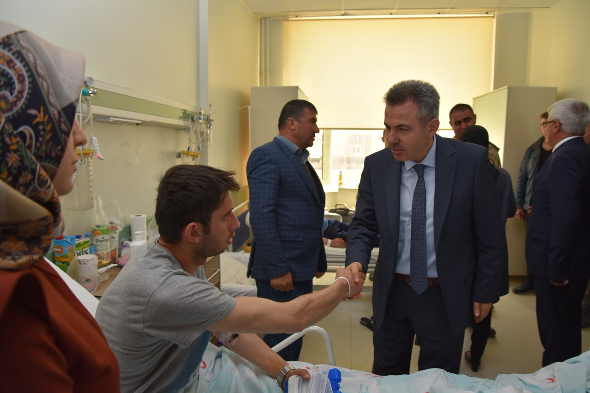 Vali Elban, yaralı askerleri ziyaret etti