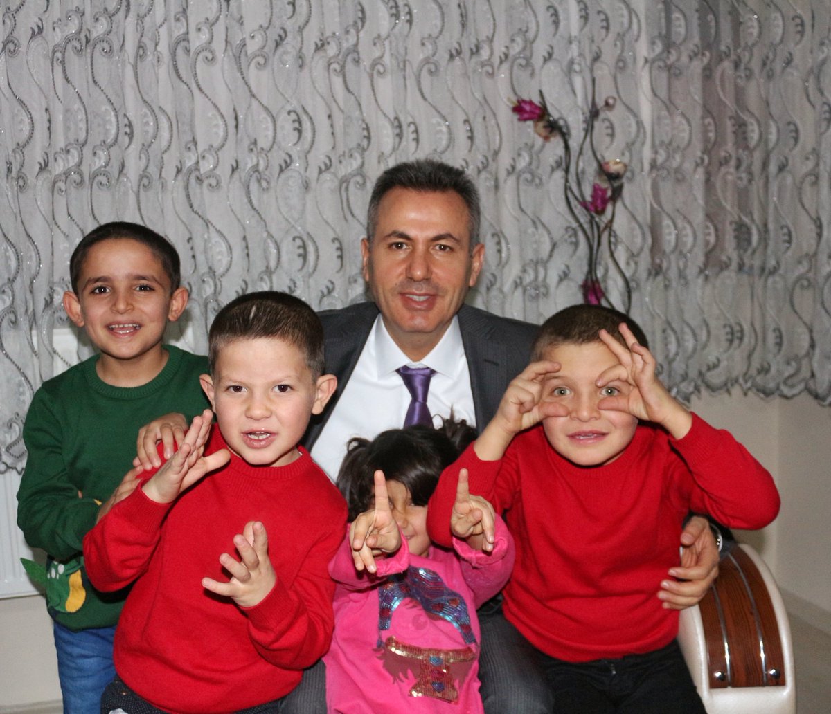 Vali Elban`ın , 23 Nisan Ulusal Egemenlik ve Çocuk Bayramı Kutlama Mesajı