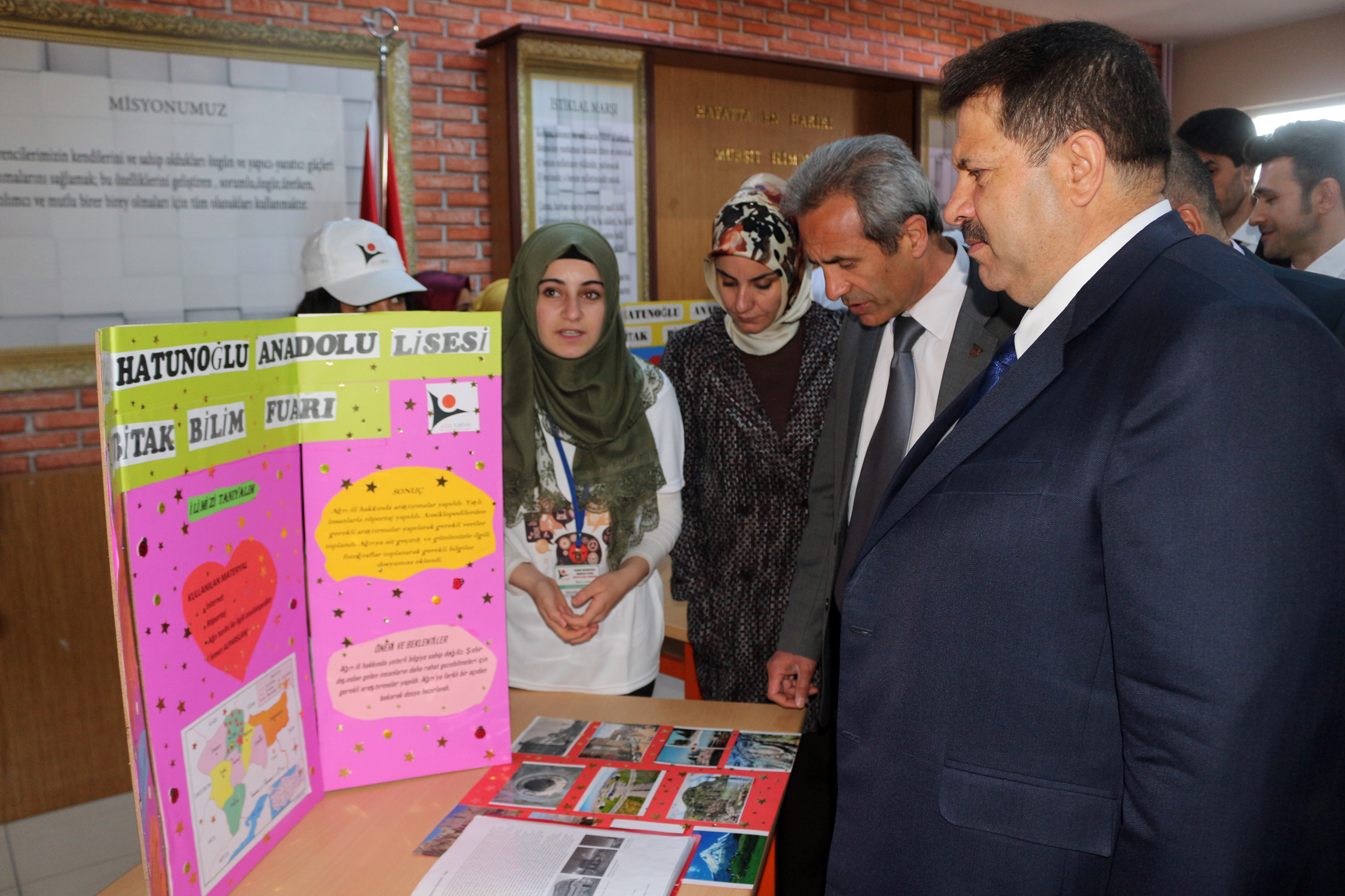 Ağrı’da Ağrı Yılmaz Hatunoğlu Anadolu Lisesi TÜBİTAK Bilim Fuarı