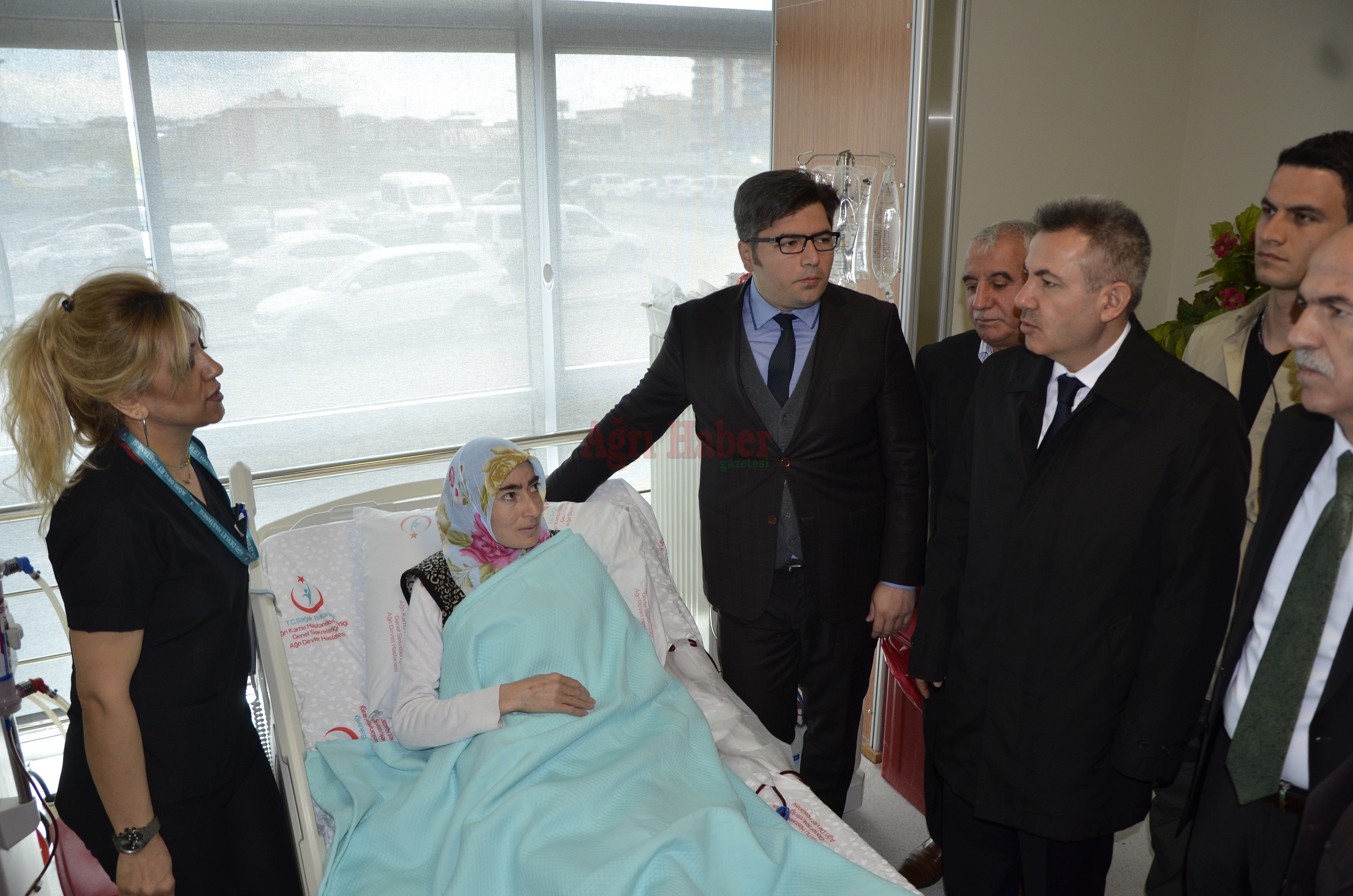 Ağrı Valisi Süleyman Elban, Yeni Hastanenin ilk hastalarını ziyaret etti.