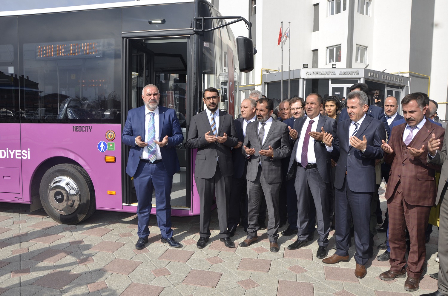 Ağrı Belediyesi 6 Adet Yeni Otobüsü Vatandaşlarımızın Hizmetine Sundu