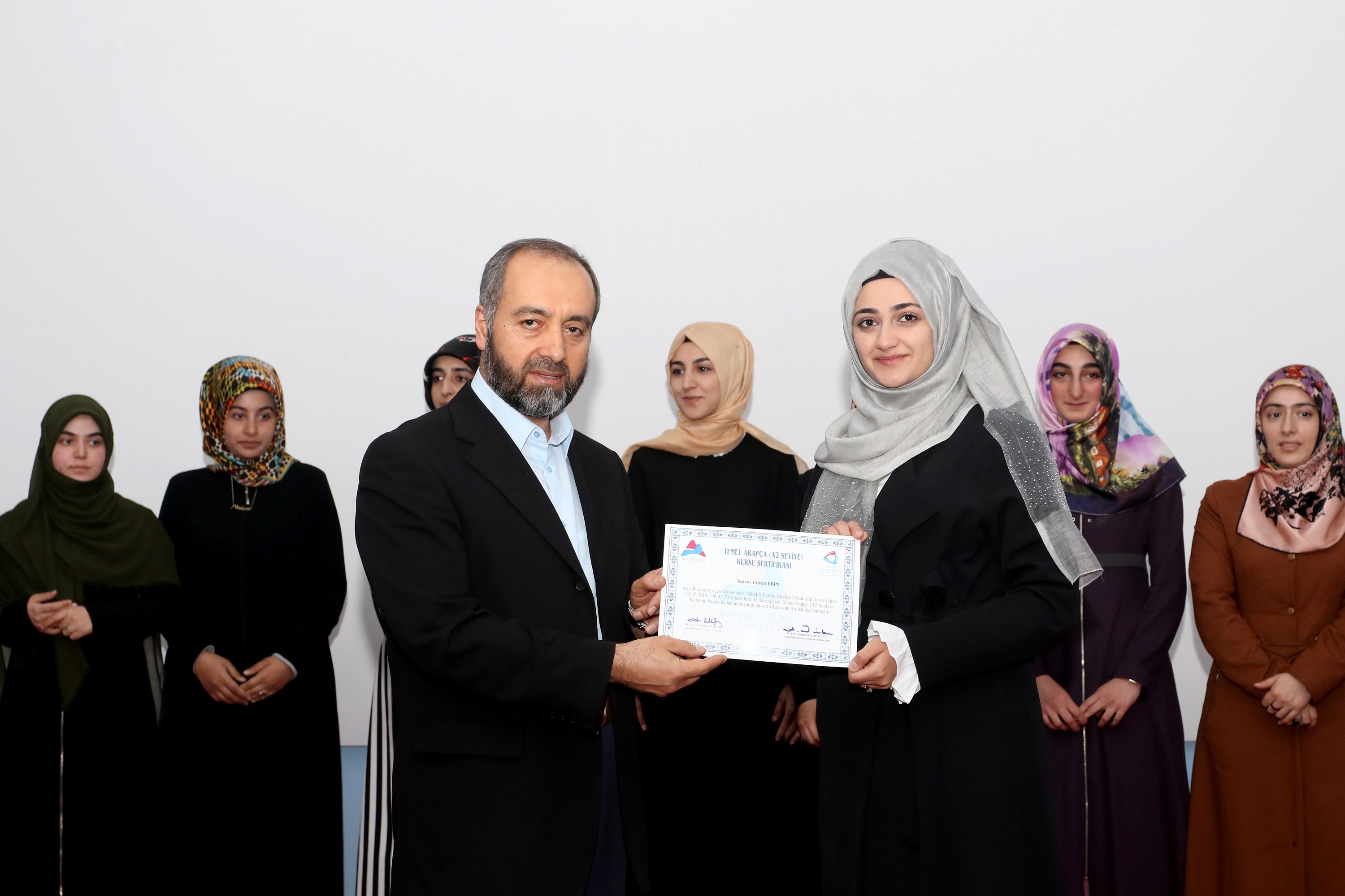 Ağrı İbrahim Çeçen Üniversitesi SEM Kurslarını Başarıyla Tamamlayan Öğrenciler Sertifikalarını Aldı