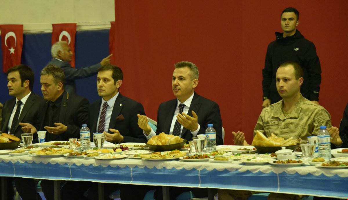 Vali Elban, Tutak İlçesinde Vatandaşlarla İle İftarda Buluştu