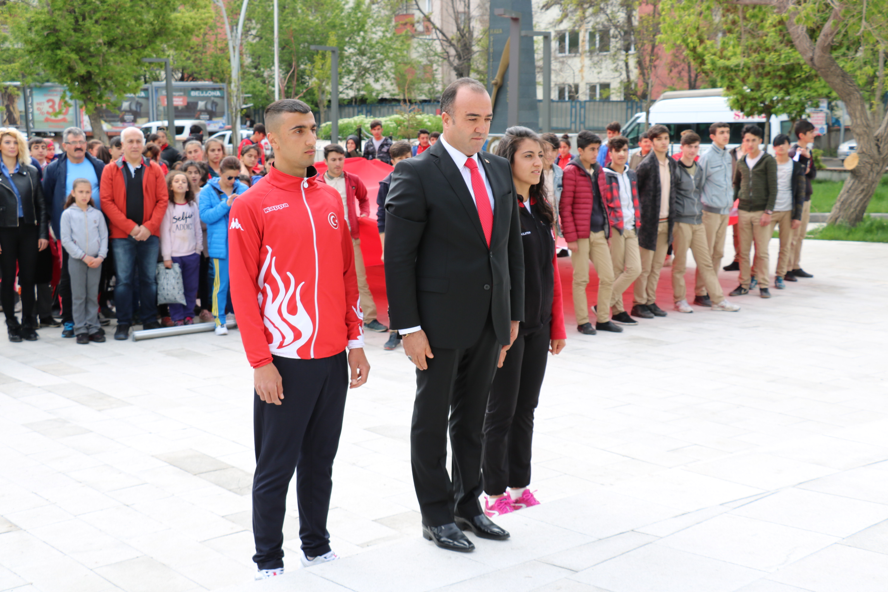 AĞRI’DA GENÇLİK YÜRÜYÜŞÜ DÜZENLENDİ