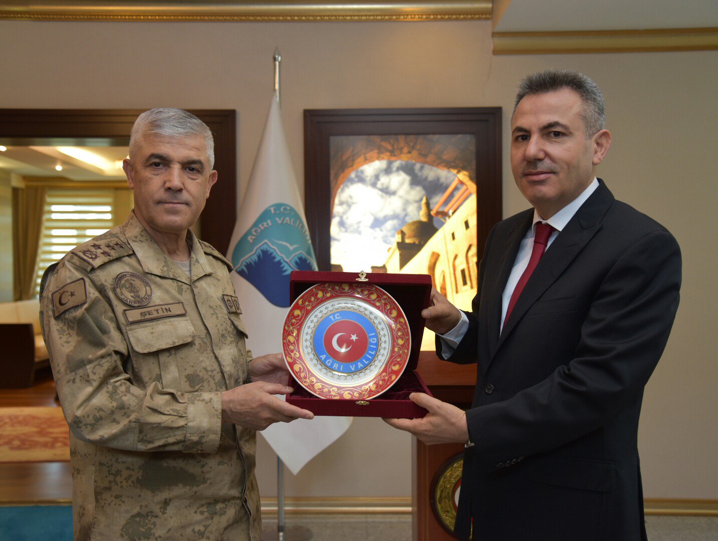 Jandarma Genel Komutanı Orgeneral Arif Çetin, Vali Süleyman Elban’ı ziyaret etti