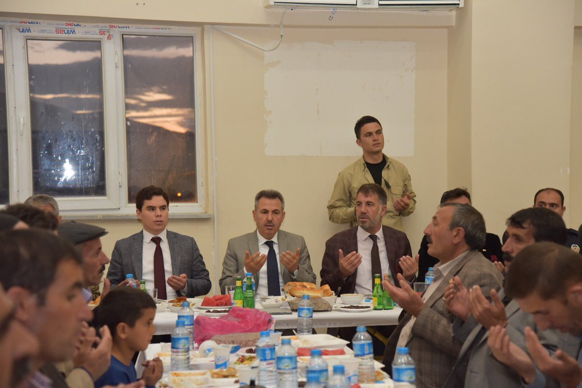 Valimiz Sayın Süleyman Elban Hamurda vatandaşlarla iftar sofrasında bir araya geldi