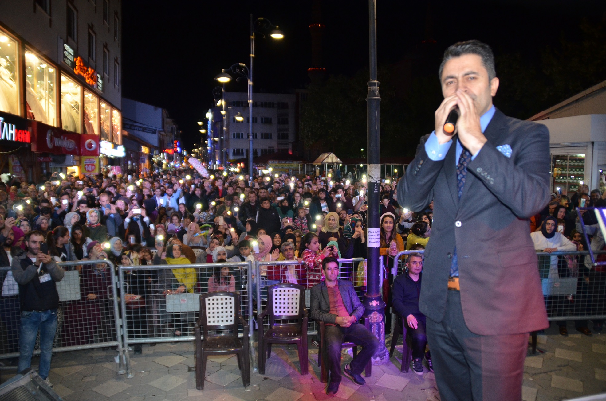 Ağrı Belediyesinin Abdurrahman Önül Konserine Yoğun İlgi