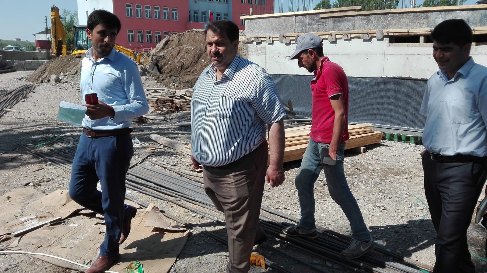 Ağrı İl Milli Eğitim Müdürü Yakup Turan, kent merkezinde yapımı devam eden inşaatları denetledi.