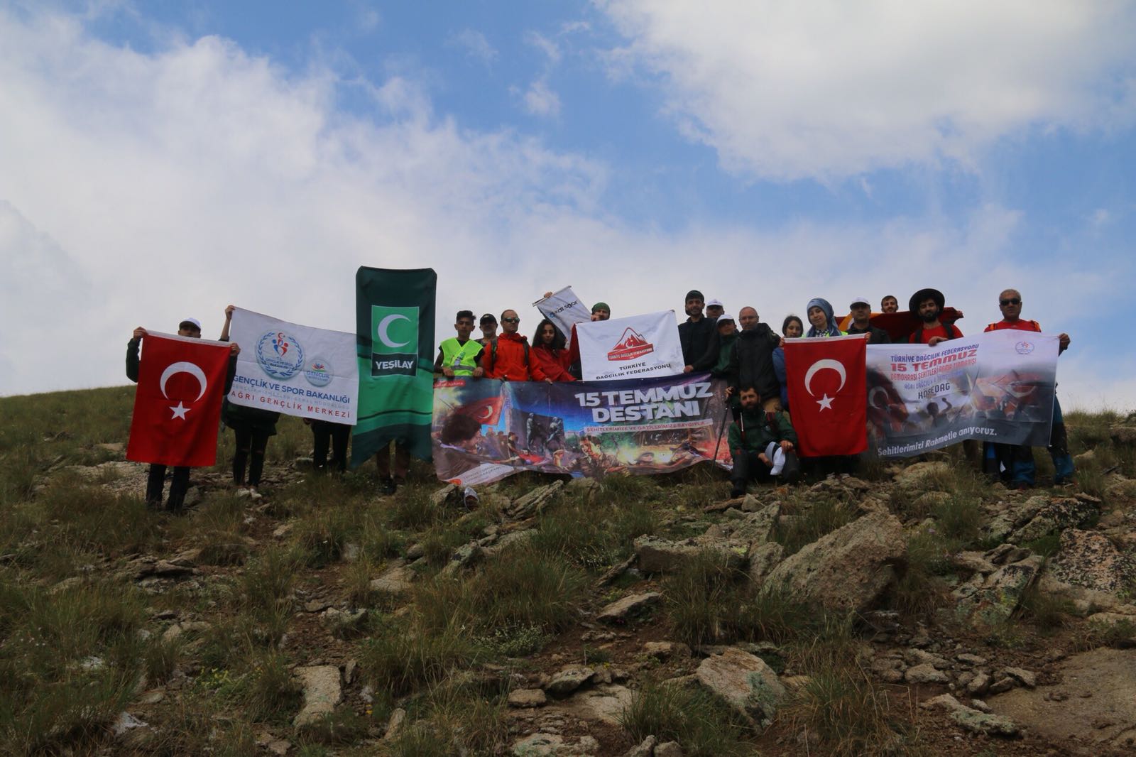 15 TEMMUZ ŞEHİTLERİ ANISINA KÖSEDAĞ’I ZİRVE TIRMANIŞI YAPILDI