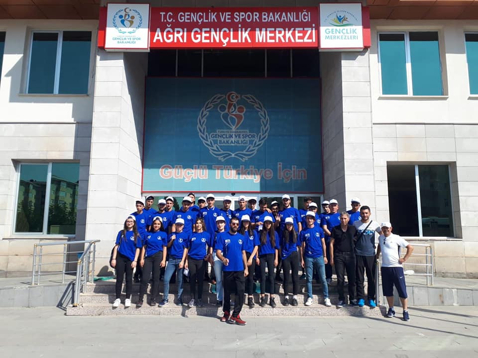 AĞRI GENÇLİK VE SPOR İL MÜDÜRLÜĞÜ 400 KİŞİLİK GENÇ İLE MALAZGİRT’TE