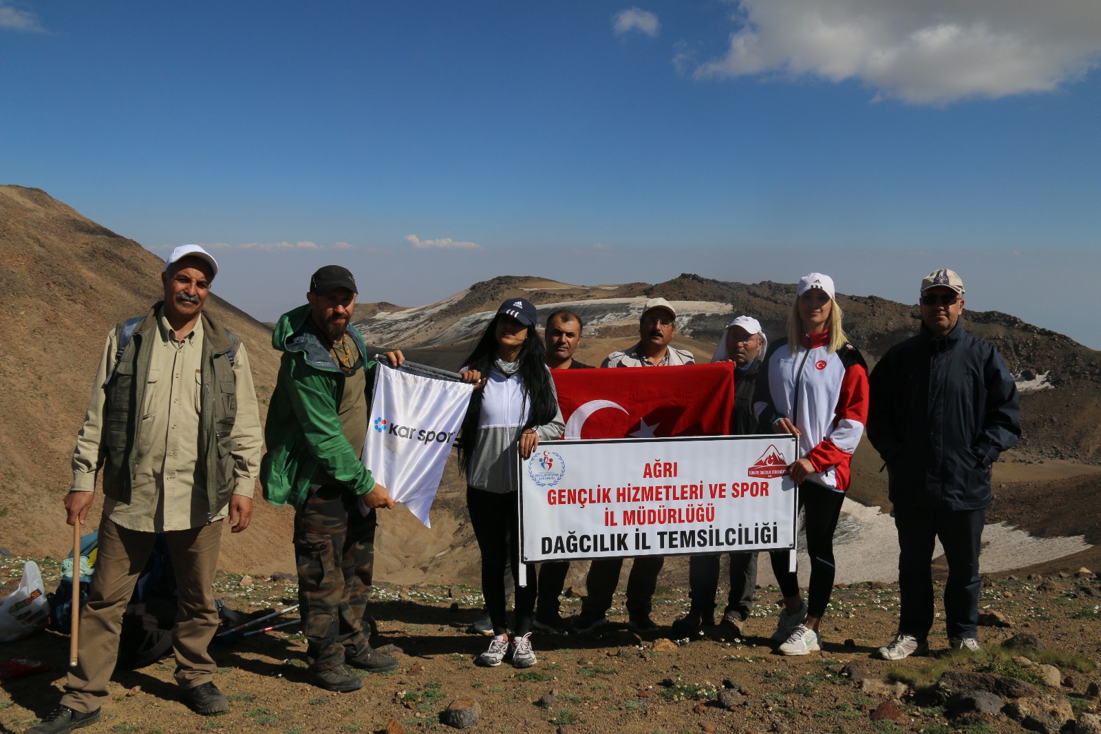 Ağrılı Dağcılar Süphan’ın zirvesinde