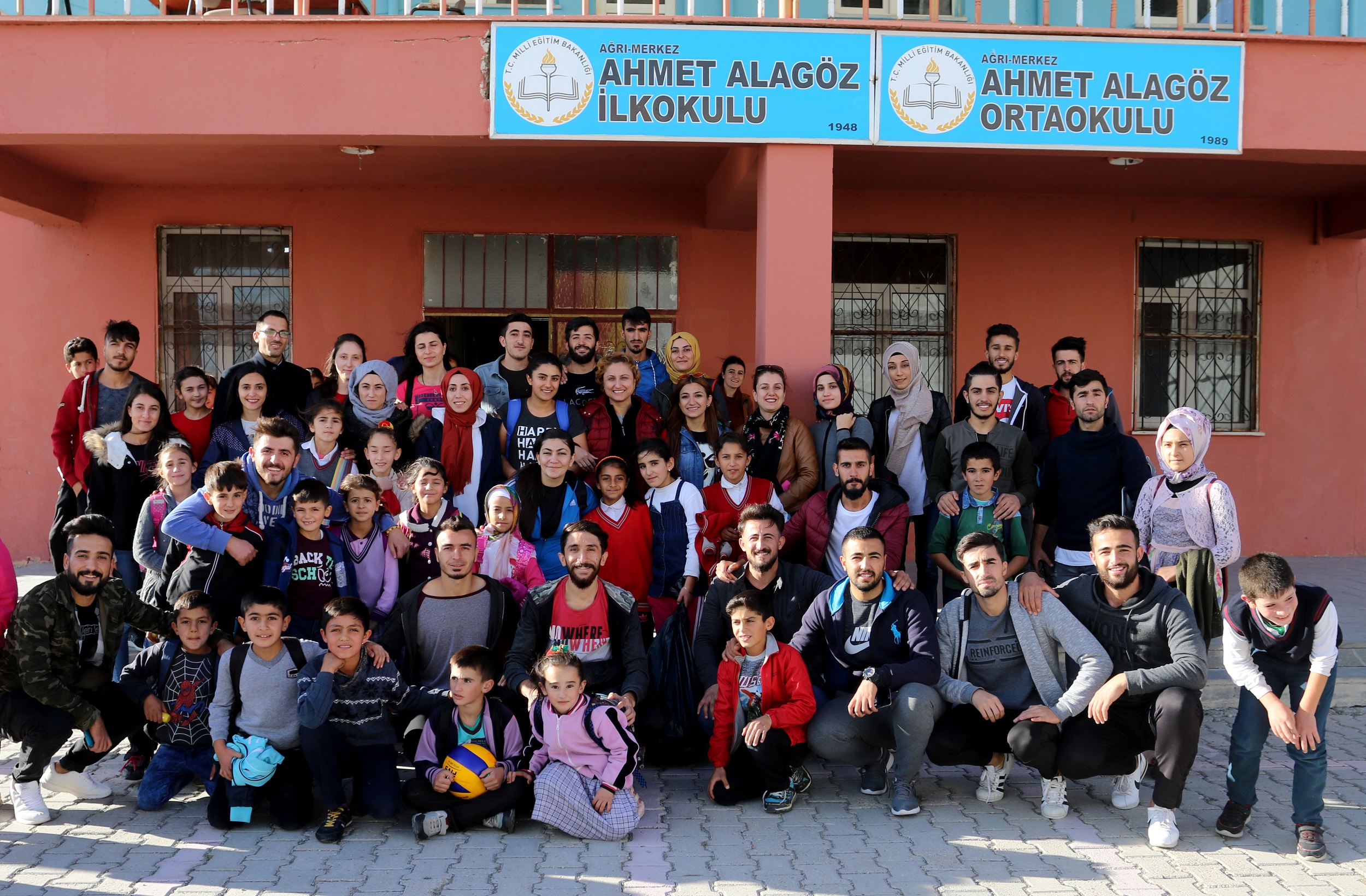 AİÇÜ BESYO Öğrencilerinden Köy Okuluna Ziyaret