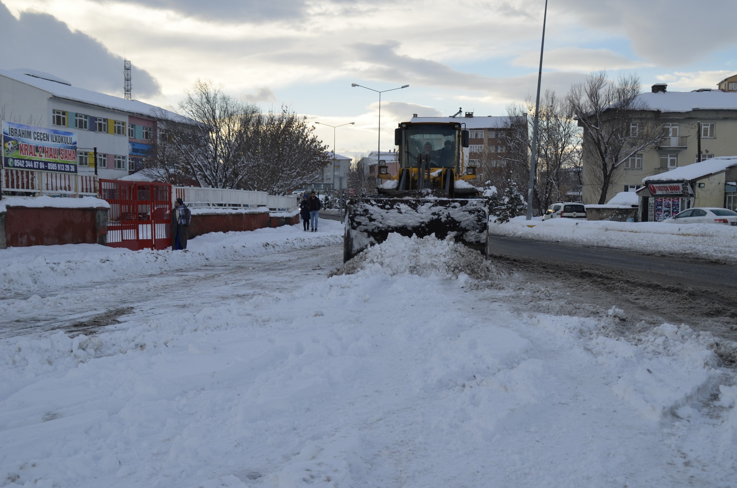 Ağrı Belediyesi’nden karla mücadele çalışması