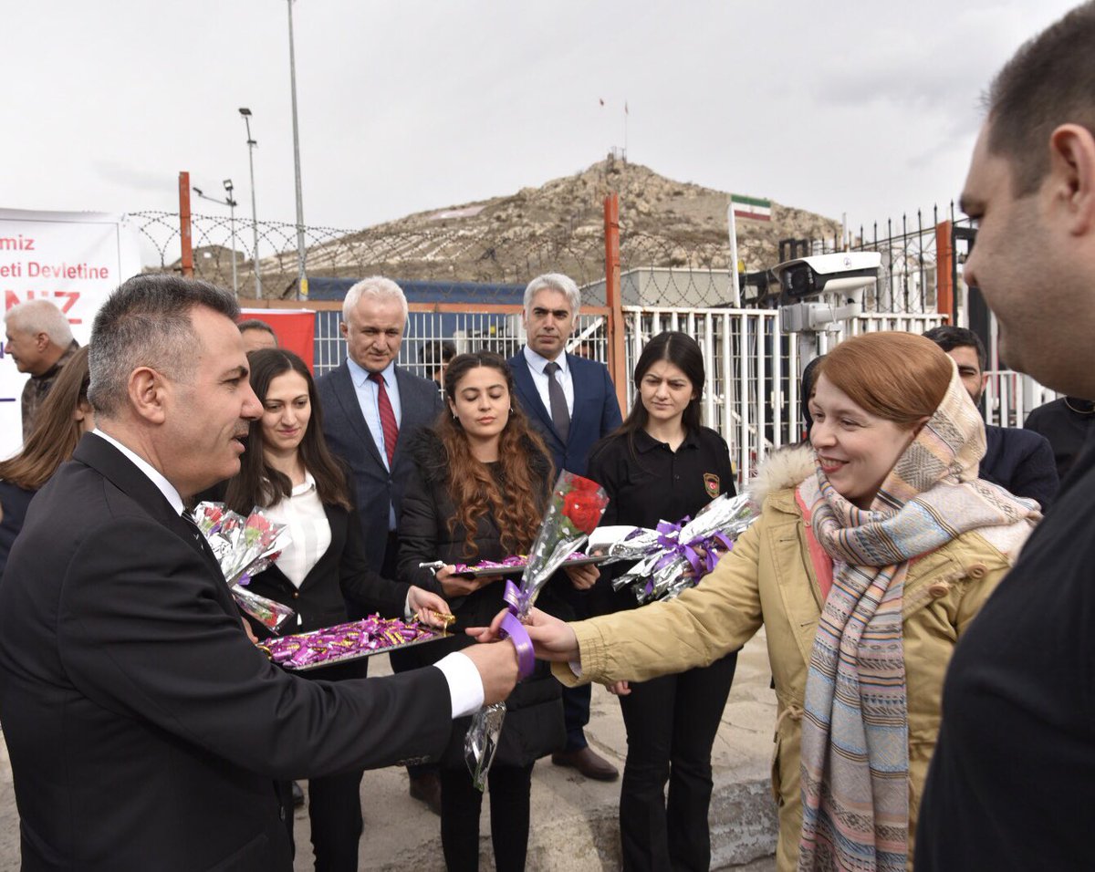 İranlı Misafirlere Kapıda Sıcak Karşılama