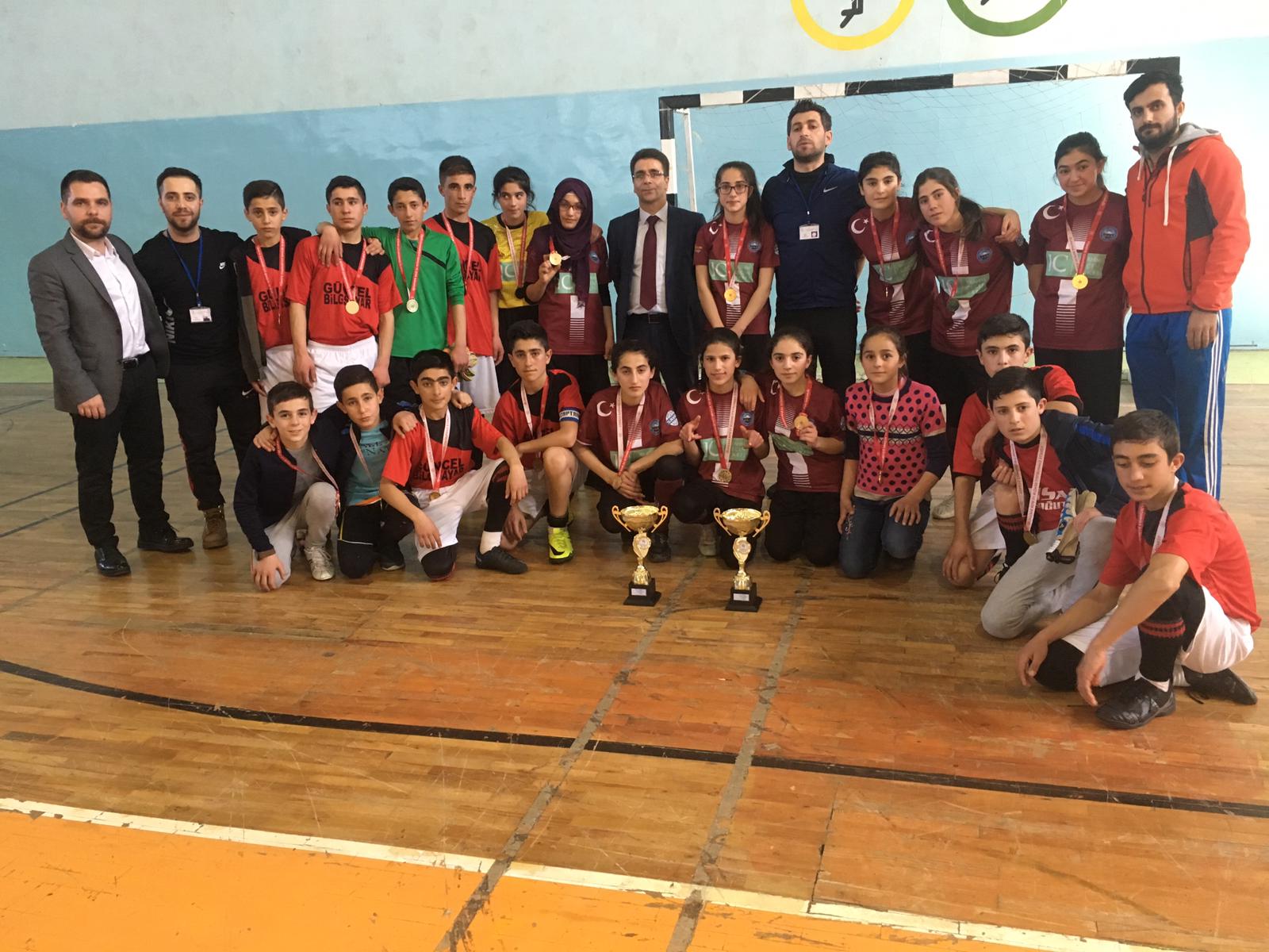 Ağrı’nın Hamur ilçesinde  Futsal Takımlarından Çifte Şampiyonluk