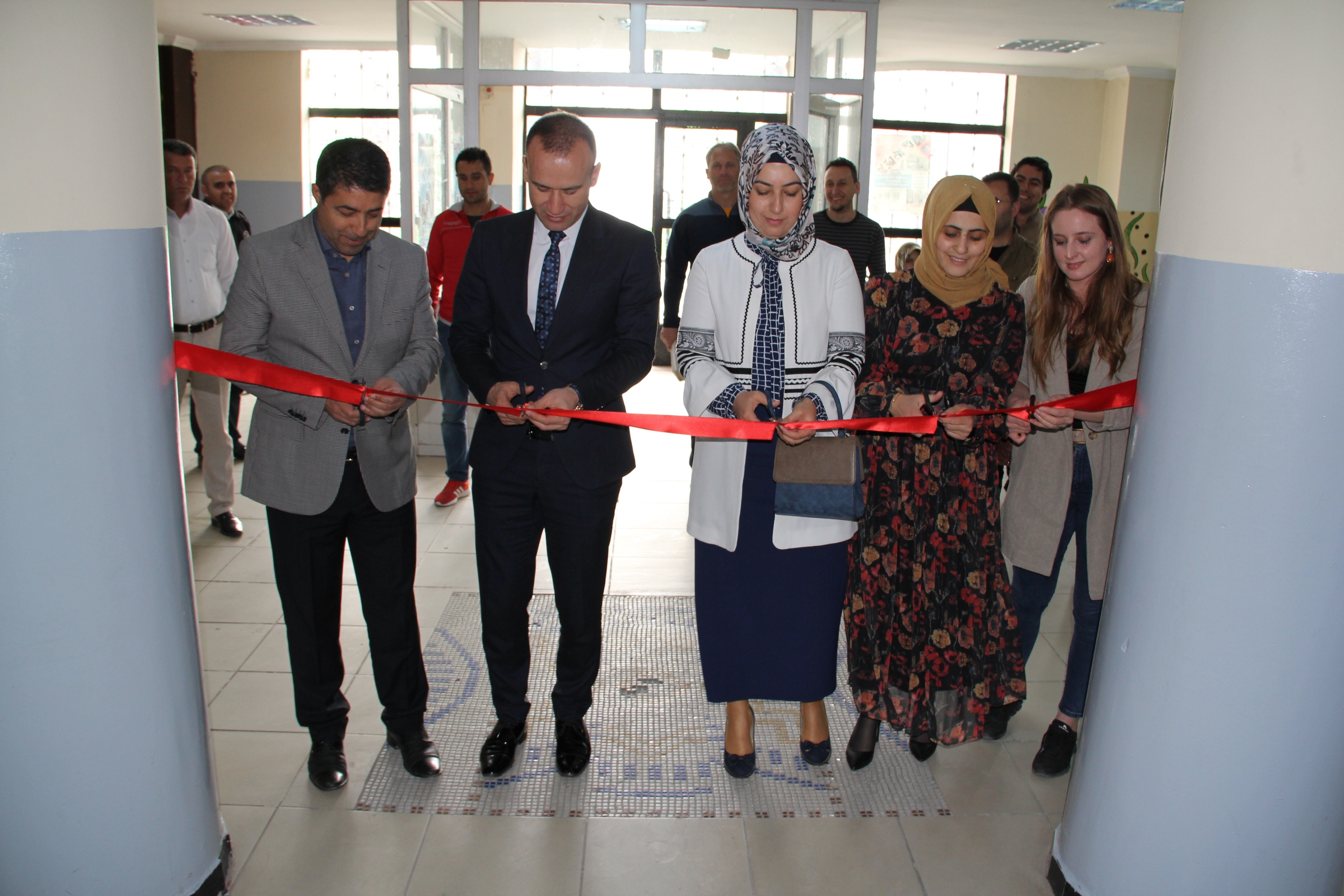 Ağrı İMKB Gazi Ortaokulu öğrencilerden resim sergisi