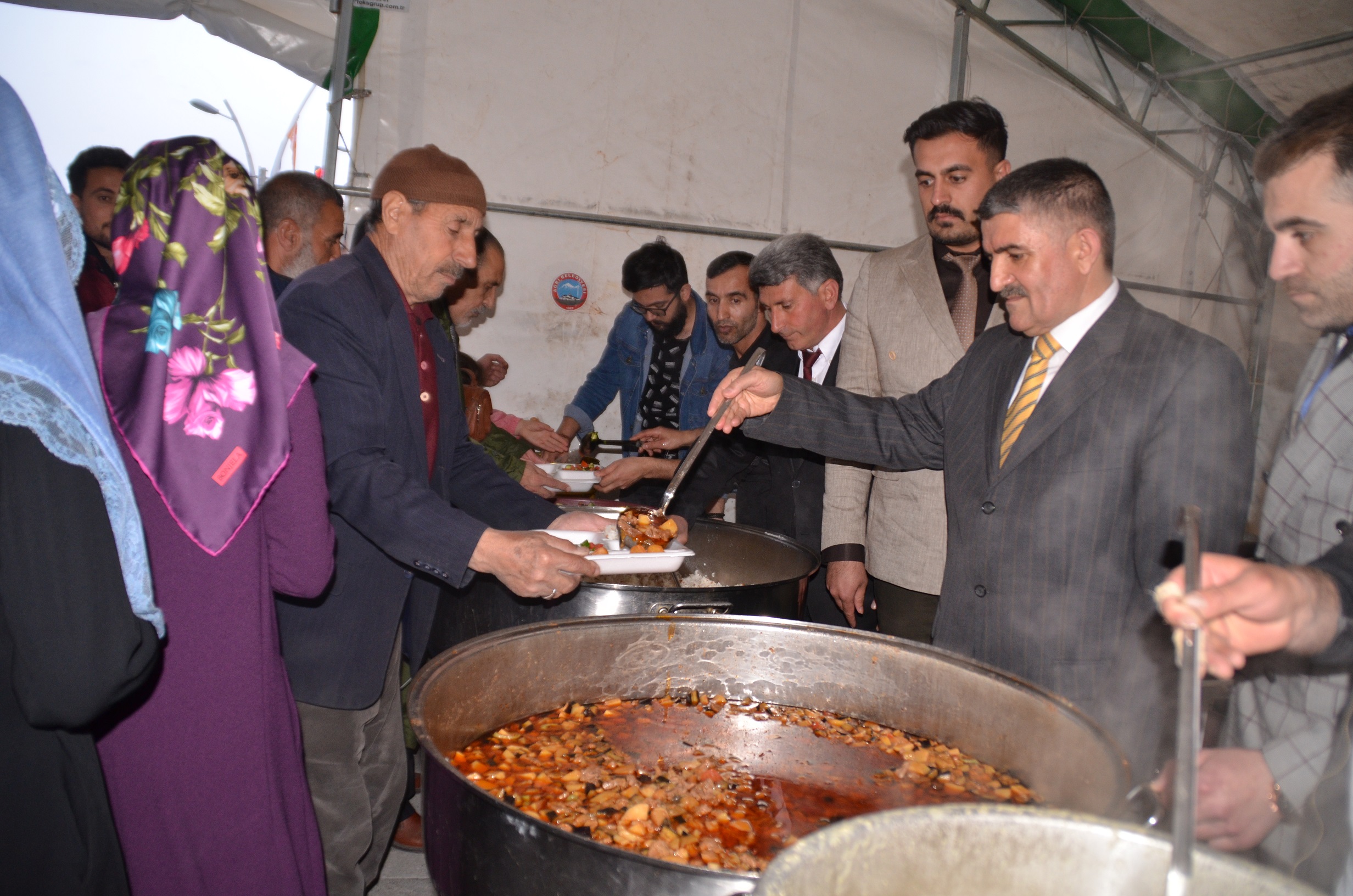 Ağrı Belediyesi Tarafından Millet Bahçesinde İftar Çadırı Kuruldu