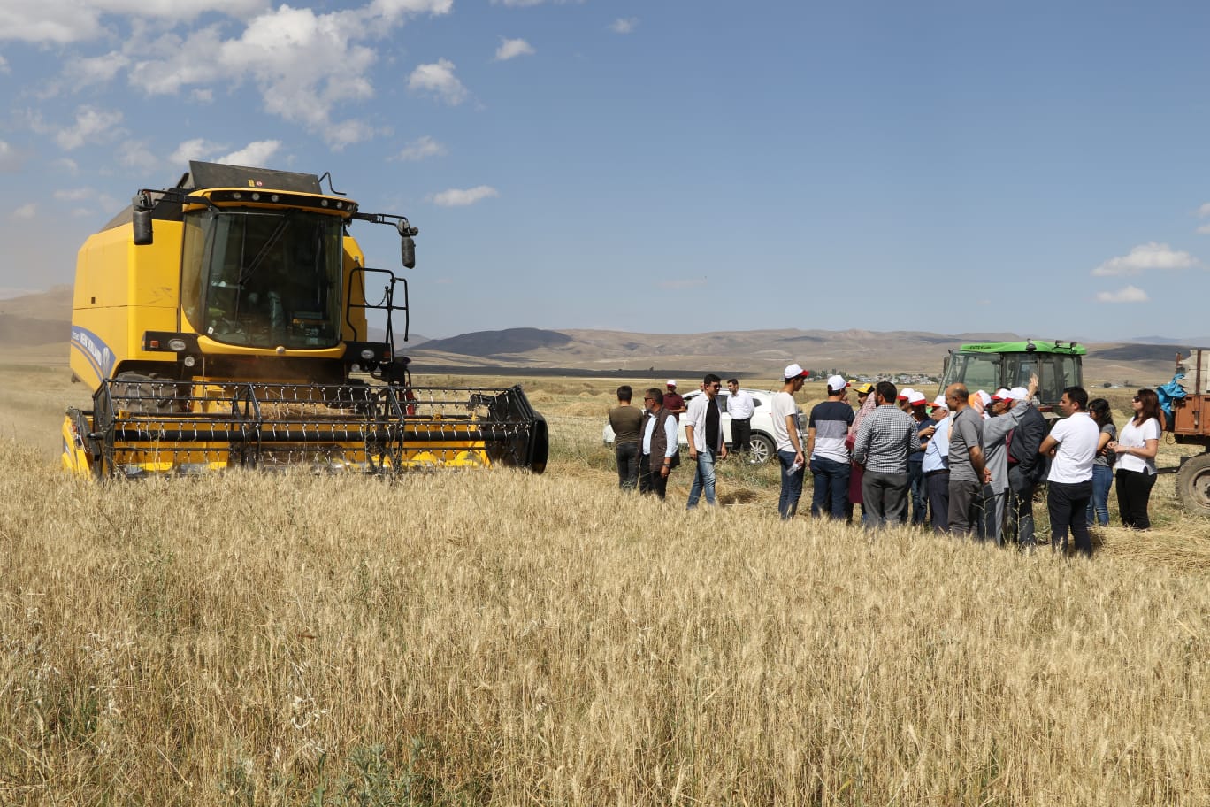 AĞRI’DA “AYYILDIZ BUĞDAY ÇEŞİDİ” İLE TARLA GÜNÜ ETKİNLİĞİ YAPILDI