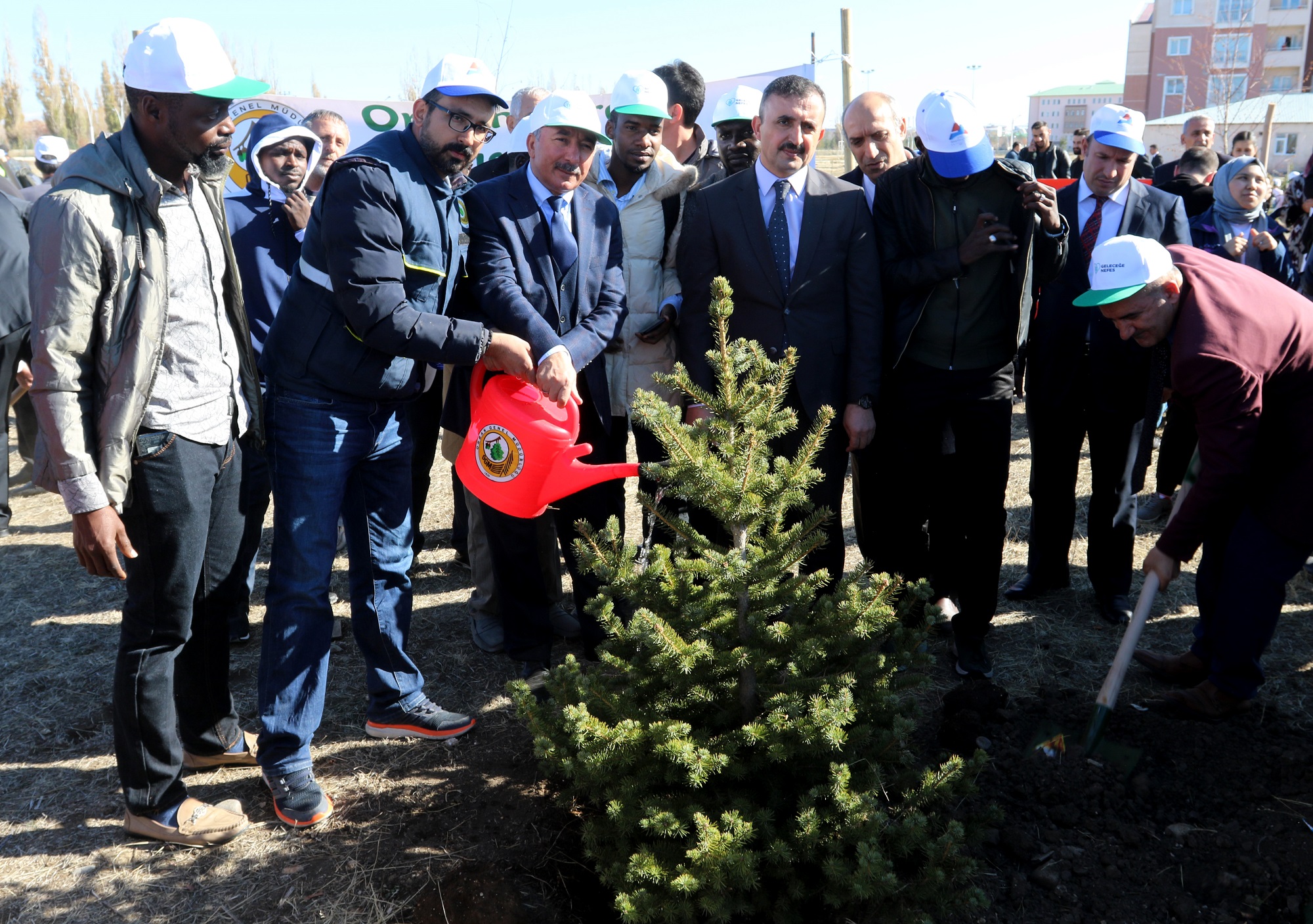 AĞRI İBRAHİM ÇEÇEN ÜNİVERSİTESİ’NDE 5 BİN FİDAN “GELECEĞE NEFES” OLDU