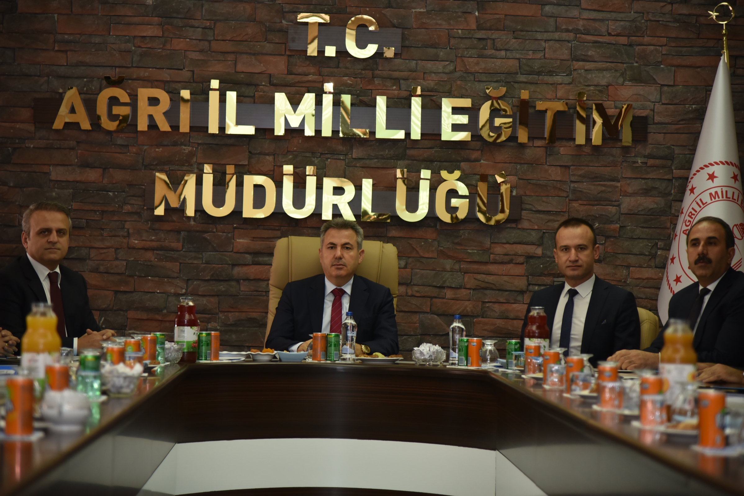 Ağrı Valisi Elban İl Milli Eğitim Müdürlüğünü Ziyaret Etti