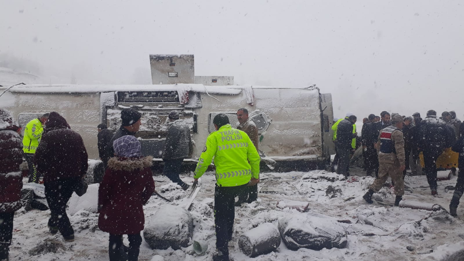 Ağrı Yolcu Otobüsü devrildi; yaralı sayısı 54 oldu