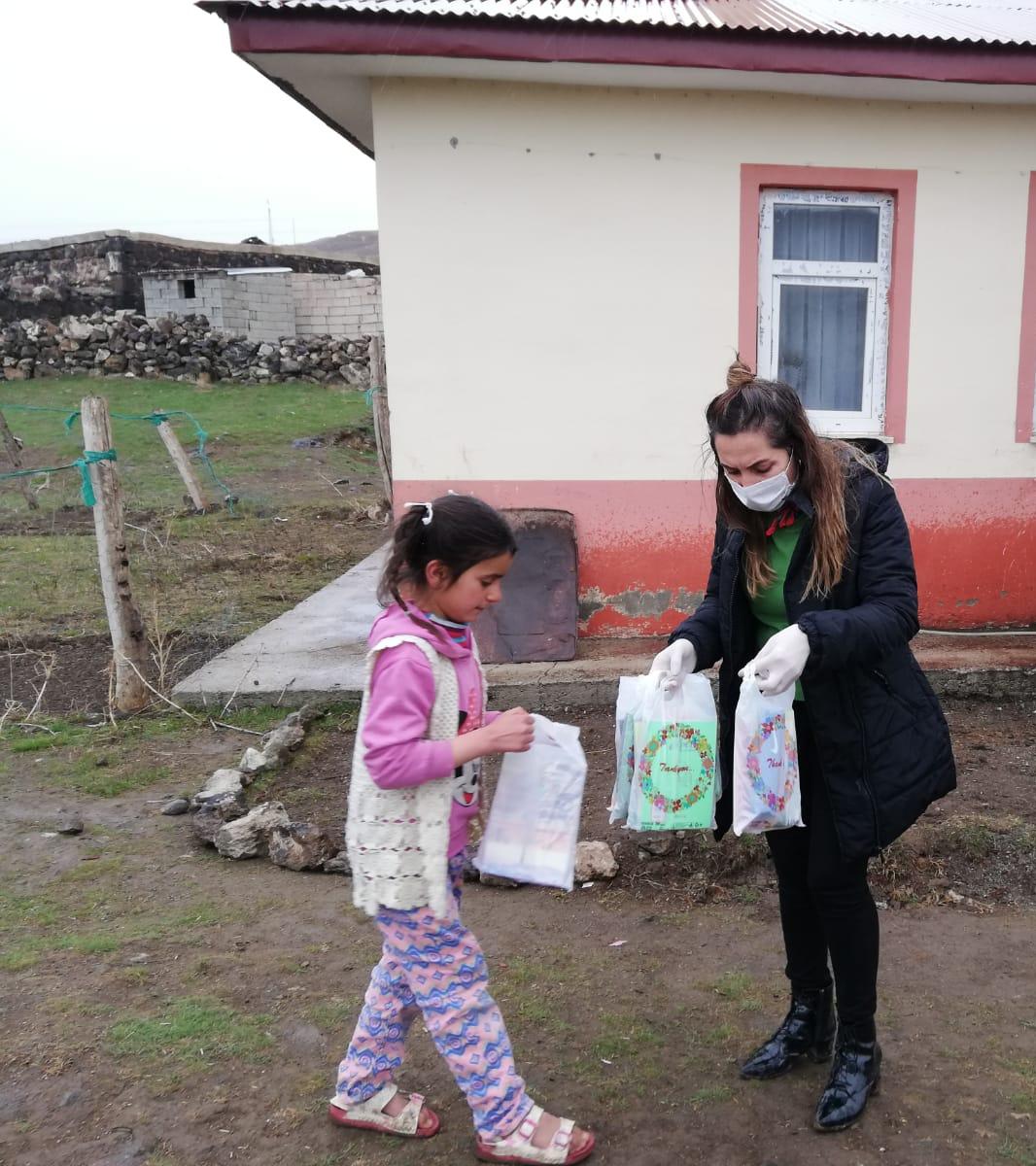 Fedakar öğretmenler öğrenci ve vatandaşların umudu oluyor