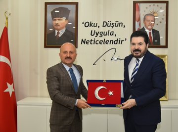 Vali Dr. Osman Varol, Ağrı Belediye Başkanı Savcı Sayan’a iade-i ziyarette bulundu.