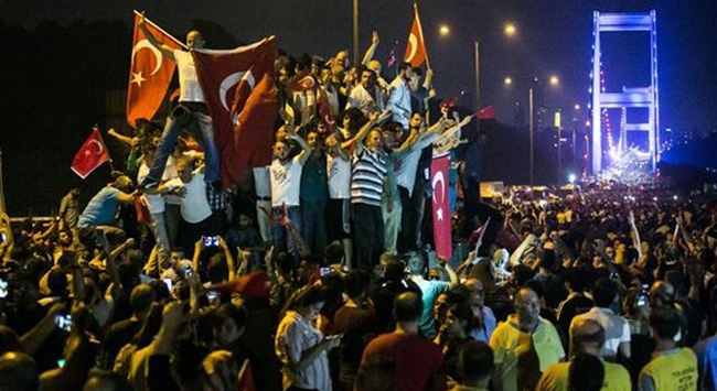 OKAN GEÇGEL “15 TEMMUZ ŞEHİTLERİMİZİN KANLARI, ÇANAKKALEYE, SARIKAMIŞ’A, DUMLUPINAR’A KARIŞTI”