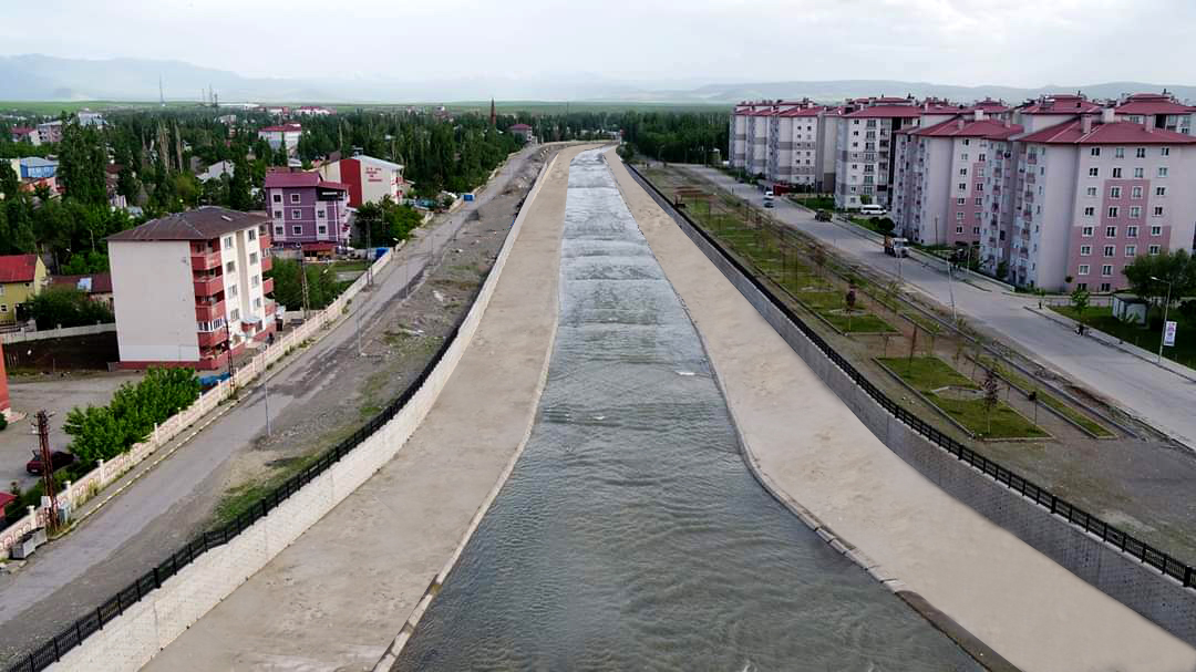 Ağrı İl Merkezi Taşlıçay Deresi Islah Çalışmaları Tamamlanmıştır